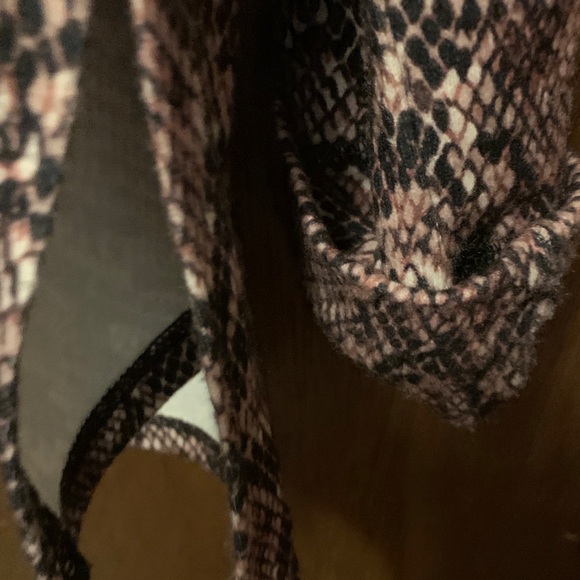 Jessica Simpson Snake Print Long Sleeve Top - Brown and Cream - Picture 4 of 6